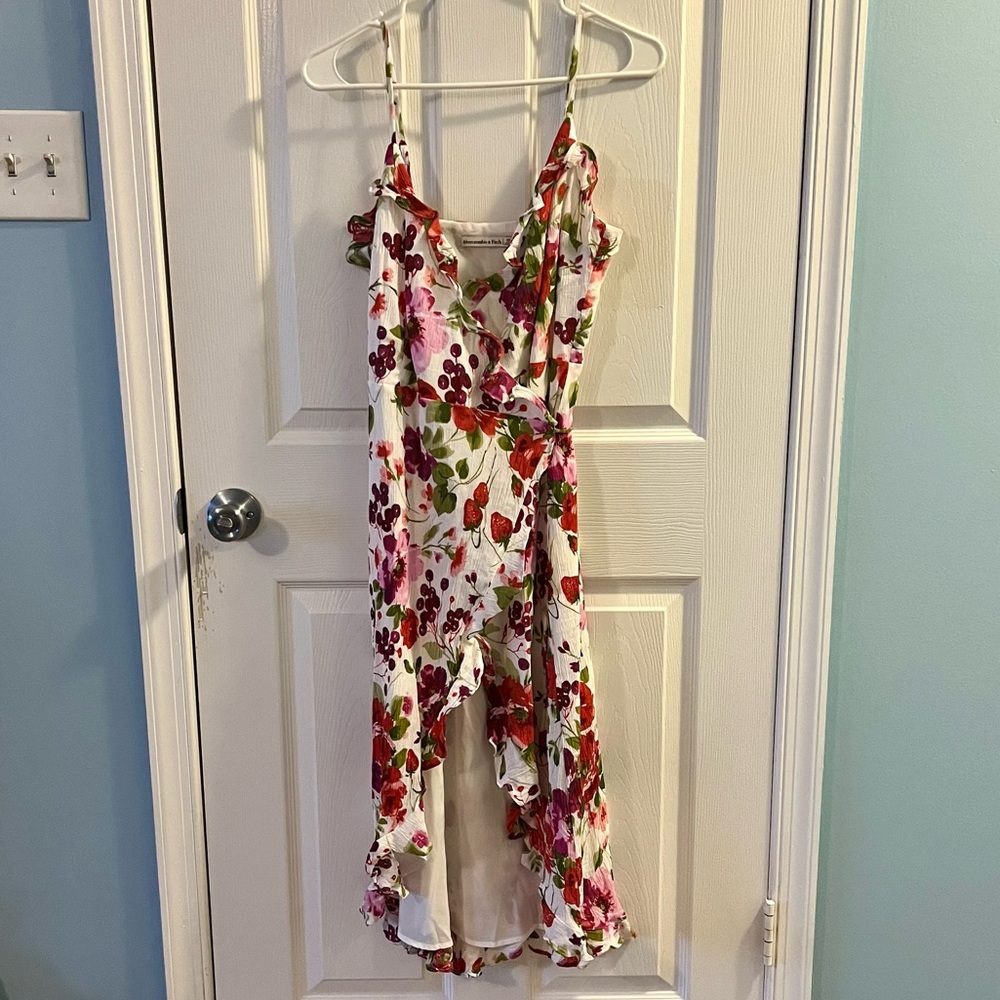 Anercrombie & Fitch Floral Wrap Dress (Size Small)